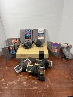 Nintendo NES Console Bundle With 6 Games Controllers Zapper Tested